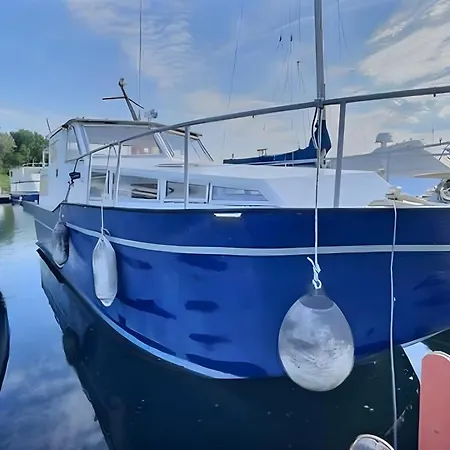 The Blue Boat * Valence (Drome)